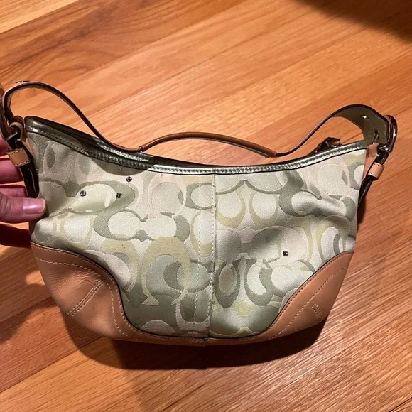 Rare ladybug lime green Coach Women's hobo Bag - Picture 3 of 8